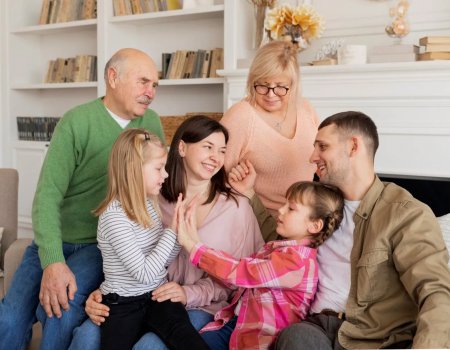 Минтруд: 4 миллиона семей в России получат новую налоговую выплату
