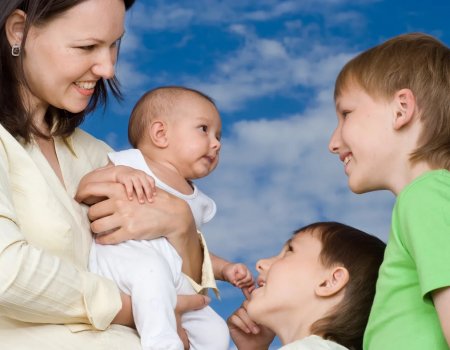 В Минтруде РФ сообщили о новых мерах поддержки семей с детьми