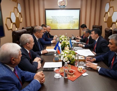 Глава Башкирии на ПМЭФ встретился с вице-премьером Узбекистана