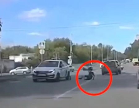 В Уфе момент наезда машины на 13-летнего подростка попал на видео