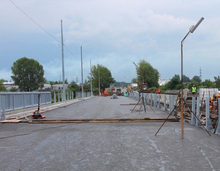 В Уфе начали асфальтировать правую половину Шакшинского моста