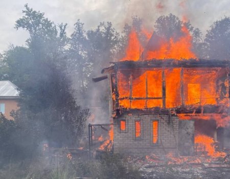 В Уфе сгорел двухэтажный дом