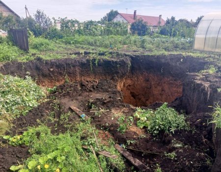 В Башкирии рядом с жилыми домами обвалился грунт