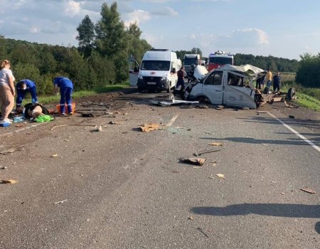 В Башкирии в ДТП с бензовозом пострадали два человека